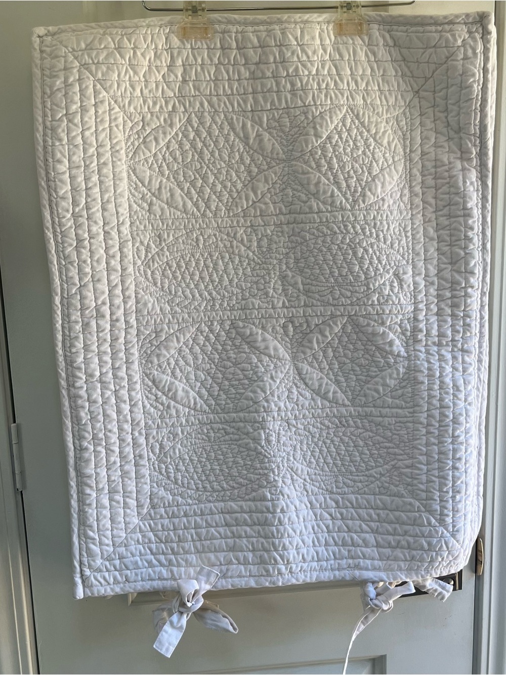Pottery Barn Hanna Quilted Boutique 2 Standard Shams Cotton Linen White Ties